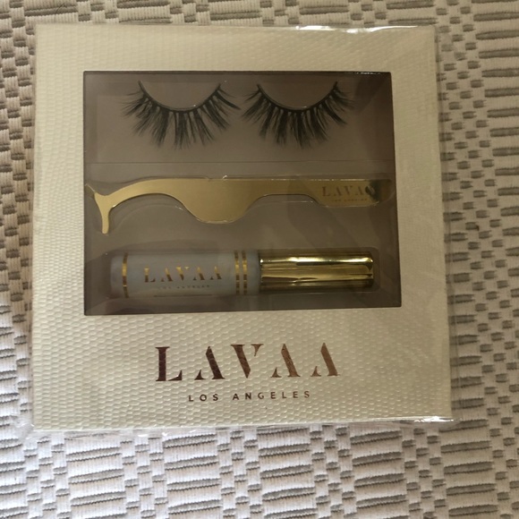 Flirty Lash Set NWT - Picture 4 of 6